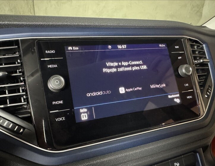 Volkswagen T-Roc SUV / Terénní 1,5 l 110 kw