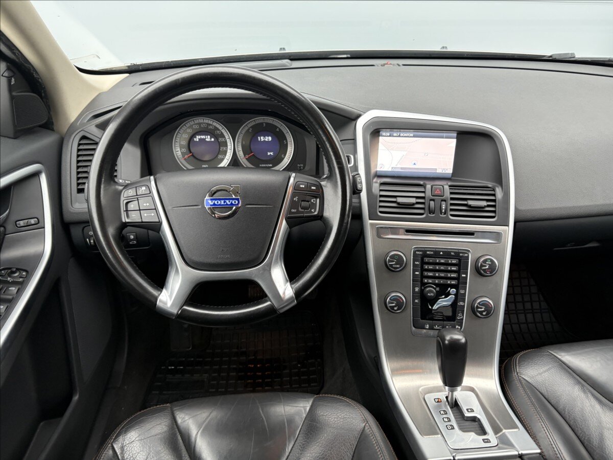 Volvo XC60 SUV 2,4 l 120 kw