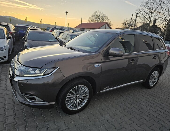 Mitsubishi Outlander 10