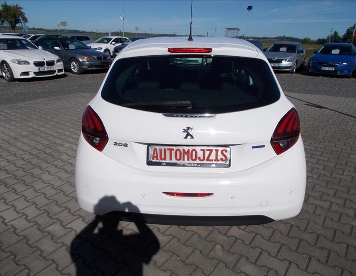 Peugeot 208 9
