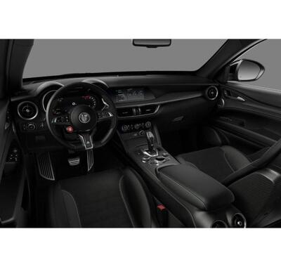 Alfa Romeo Stelvio 5