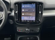 Volvo XC40 SUV / Terénní 2,0 l 145 kw