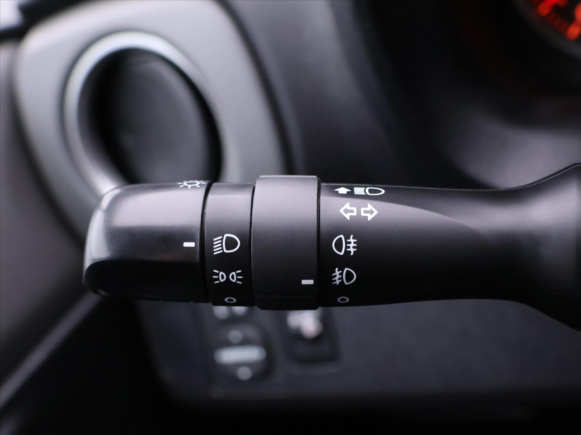 Toyota Yaris Hatchback 998,0 51 kw