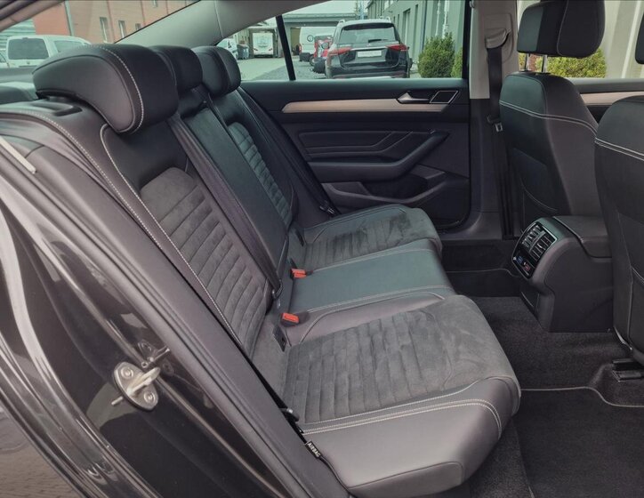 Volkswagen Passat Sedan / Limuzína 2,0 l 147 kw