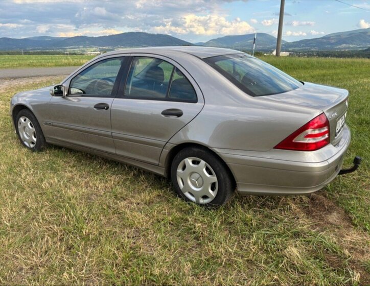 Mercedes-Benz Třídy C Sedan / Limuzína 1,8 l 105 kw