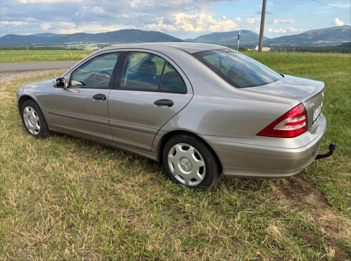 Mercedes-Benz Třídy C Sedan / Limuzína 1,8 l 105 kw