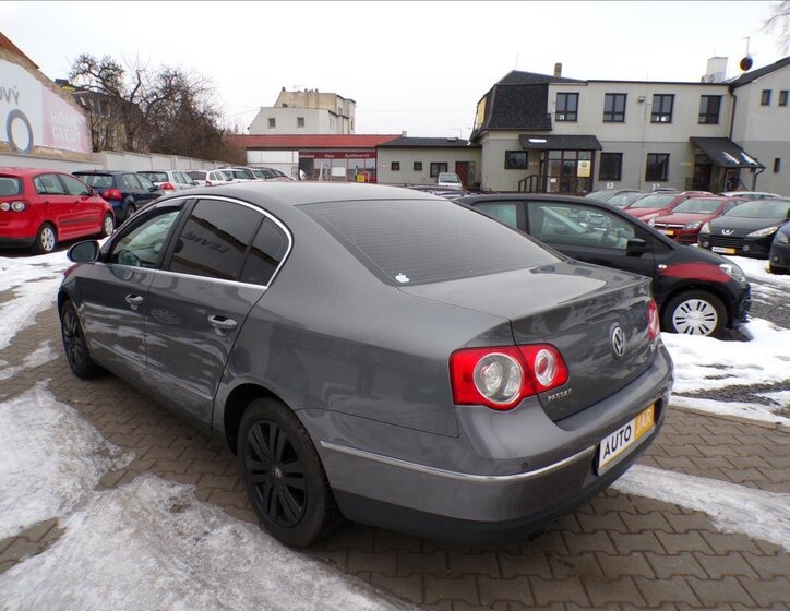 Volkswagen Passat Sedan 2,0 l 103 kw