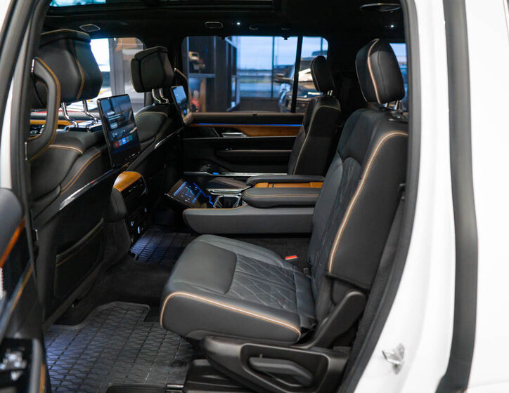 Jeep Grand Wagoneer SUV 6,4 l 351 kw