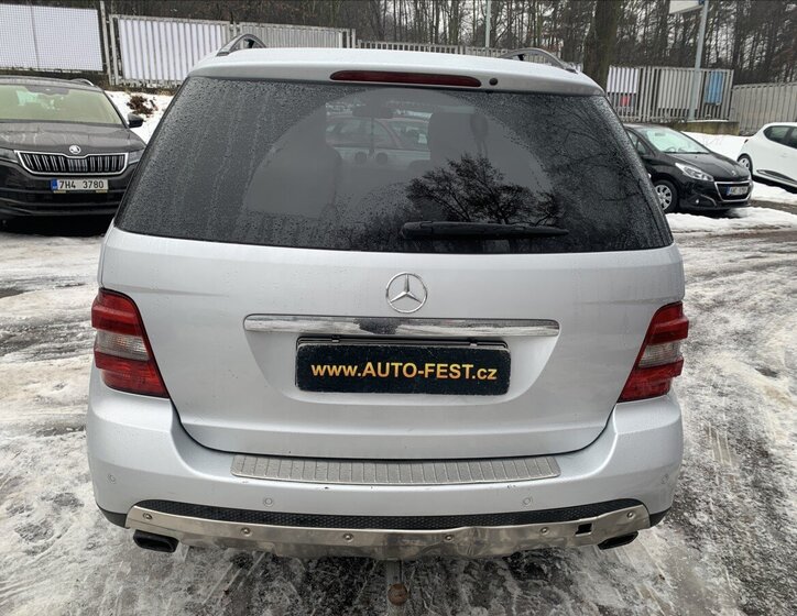 Mercedes-Benz Třídy M SUV 4,0 l 225 kw