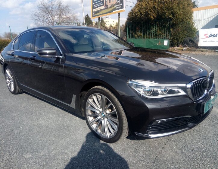 BMW Řada 7 Sedan / Limuzína 3,0 l 235 kw