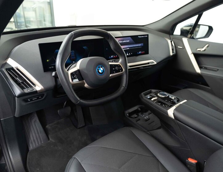 BMW iX 11