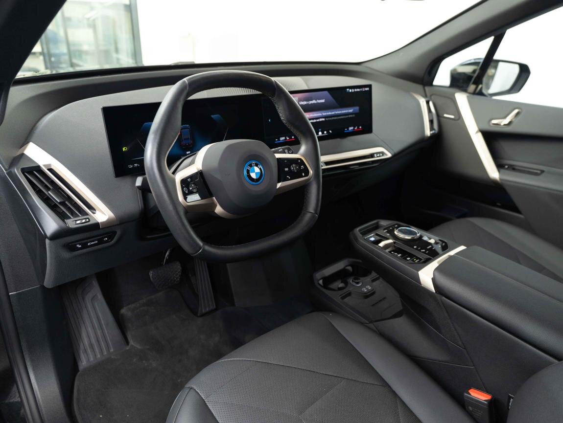 BMW iX