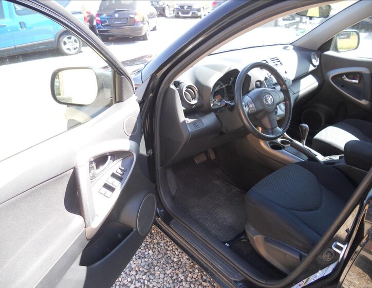 Toyota RAV4 Kombi 2,0 l 112 kw