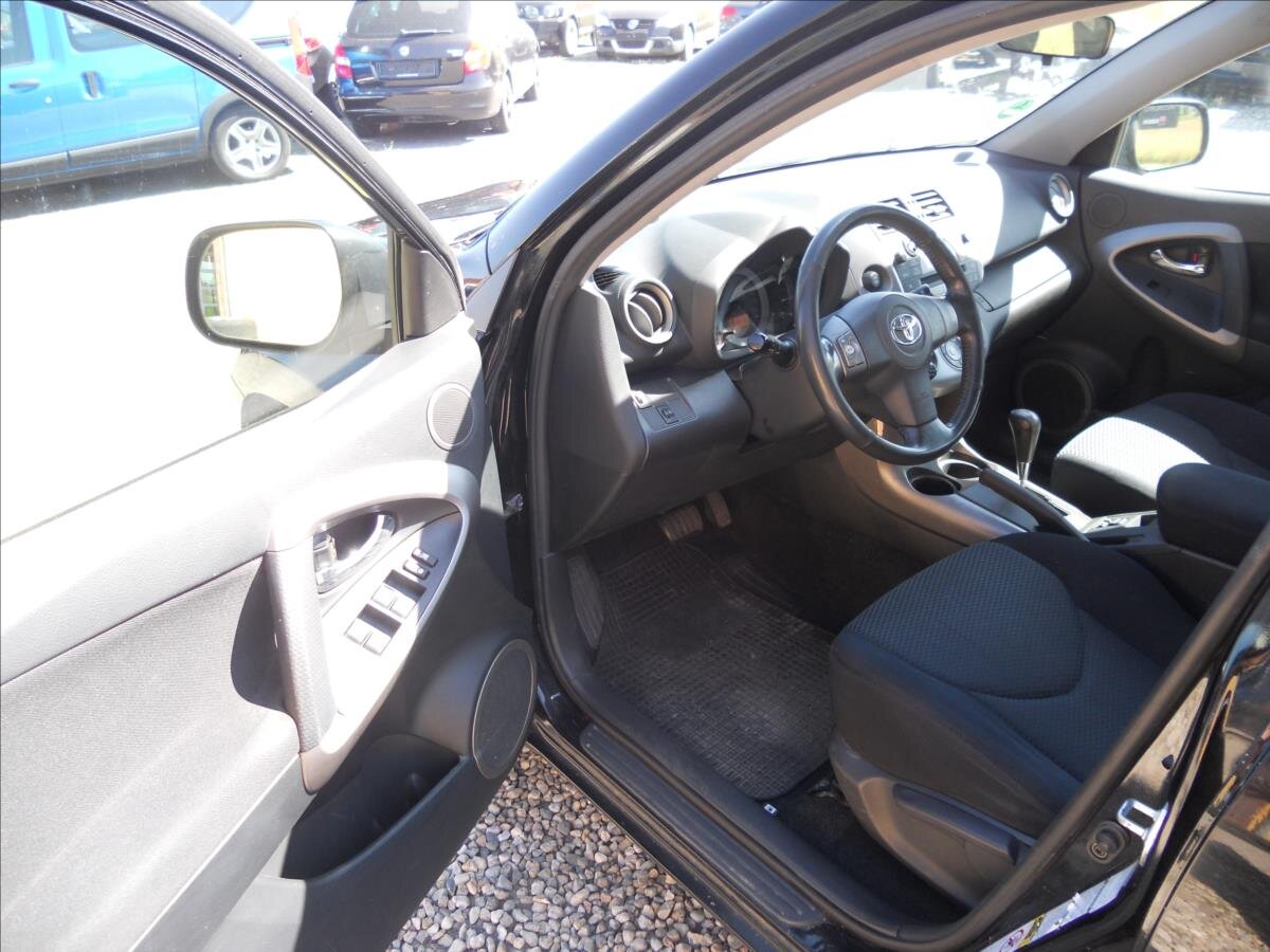 Toyota RAV4 Kombi 2,0 l 112 kw