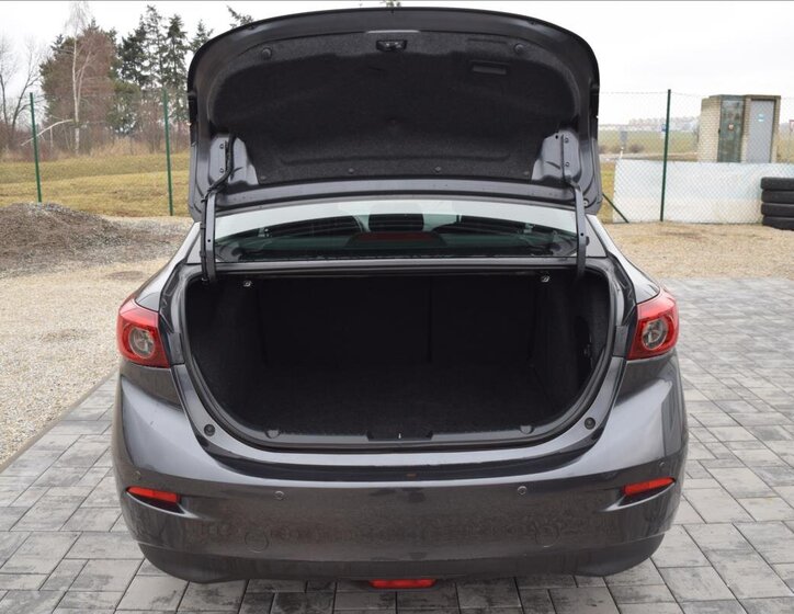 Mazda 3 Sedan 1,5 l 74 kw