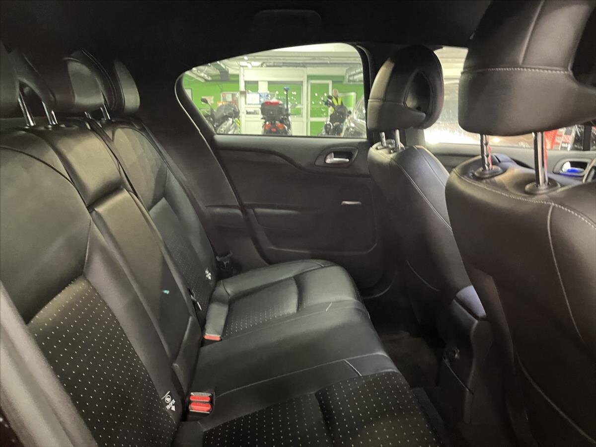 Citroën DS4 Hatchback 1,6 l 147 kw