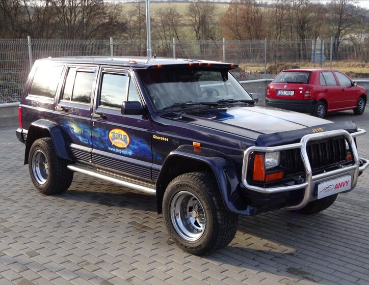 Jeep Cherokee SUV / Terénní 4,0 l 136 kw