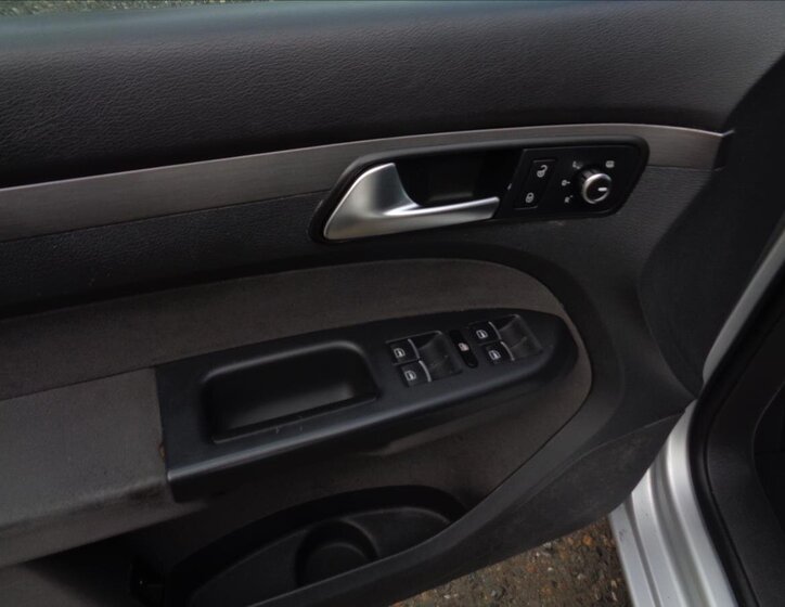 Volkswagen Touran Kombi 1,4 l 110 kw