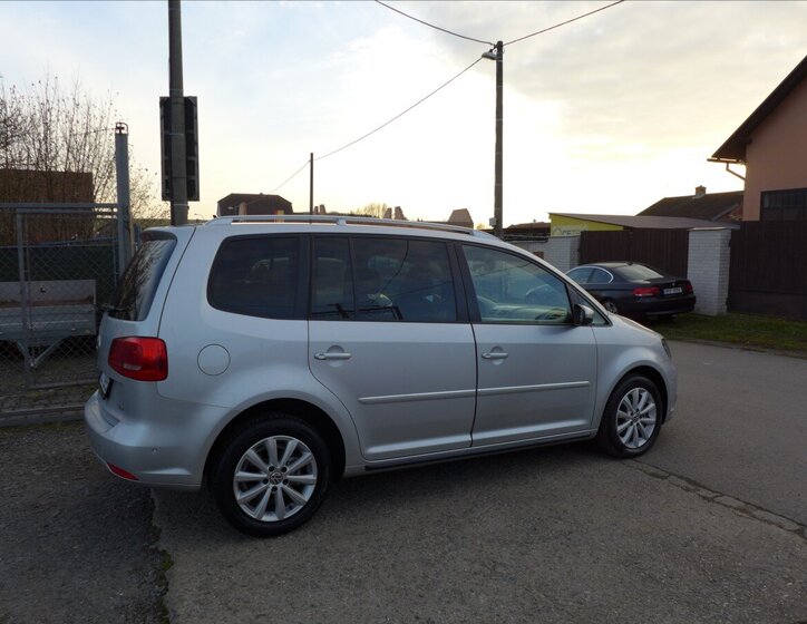 Volkswagen Touran Kombi 1,6 l 77 kw