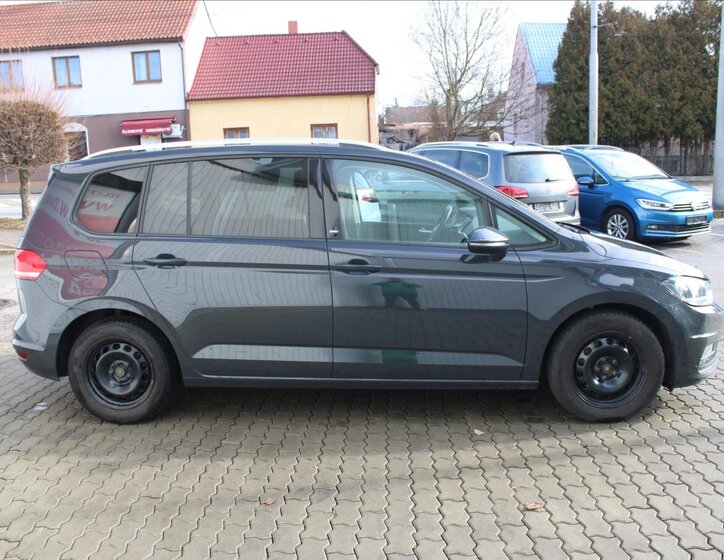 Volkswagen Touran SUV 1,2 l 81 kw