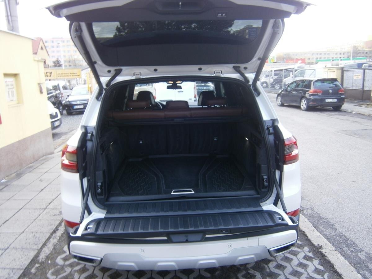 BMW X5 Kombi 3,0 l 195 kw