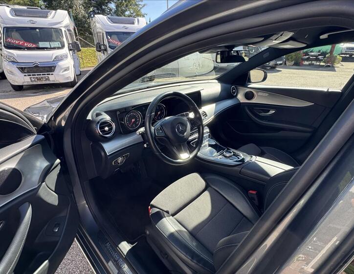 Mercedes-Benz Třídy E 8