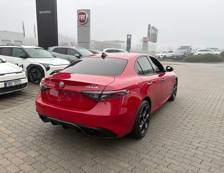 Alfa Romeo Giulia 7