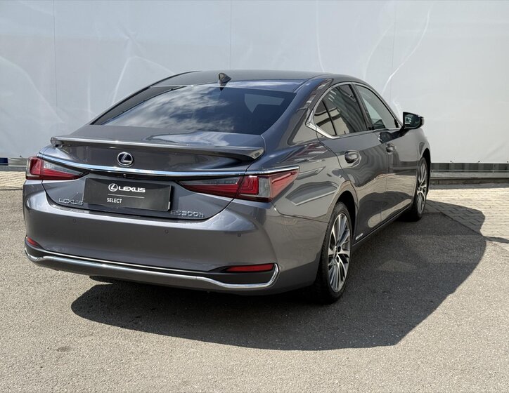 Lexus ES 300h Sedan / Limuzína 2,5 l 131 kw