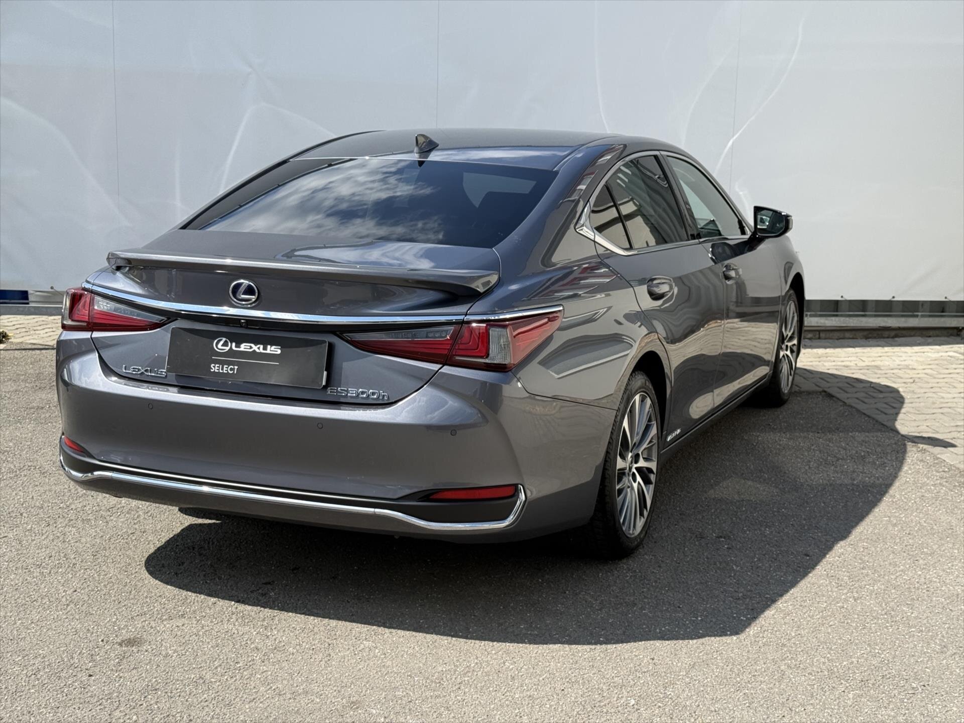 Lexus ES 300h Sedan / Limuzína 2,5 l 131 kw