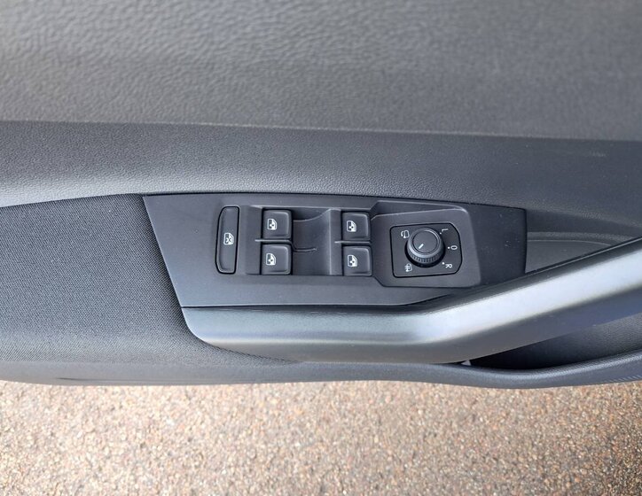 Volkswagen Polo Hatchback 999,0 70 kw