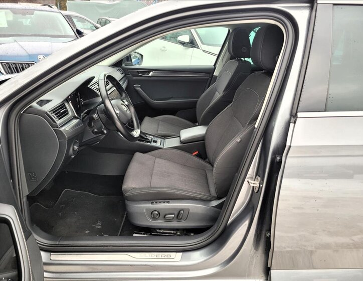 Škoda Superb 9