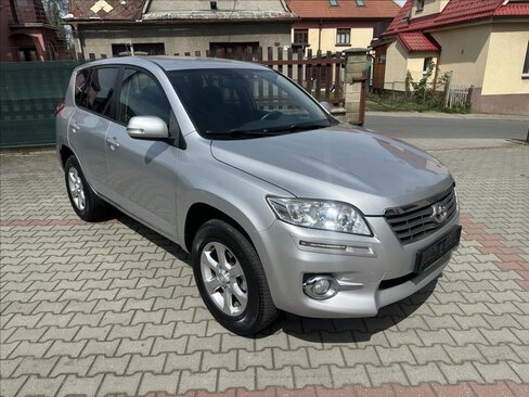 Toyota RAV4 SUV / Terénní 2,0 l 116 kw