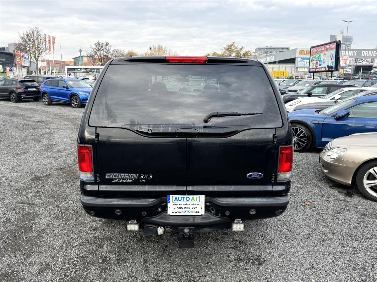 Ford Excursion SUV 6,0 l 239 kw