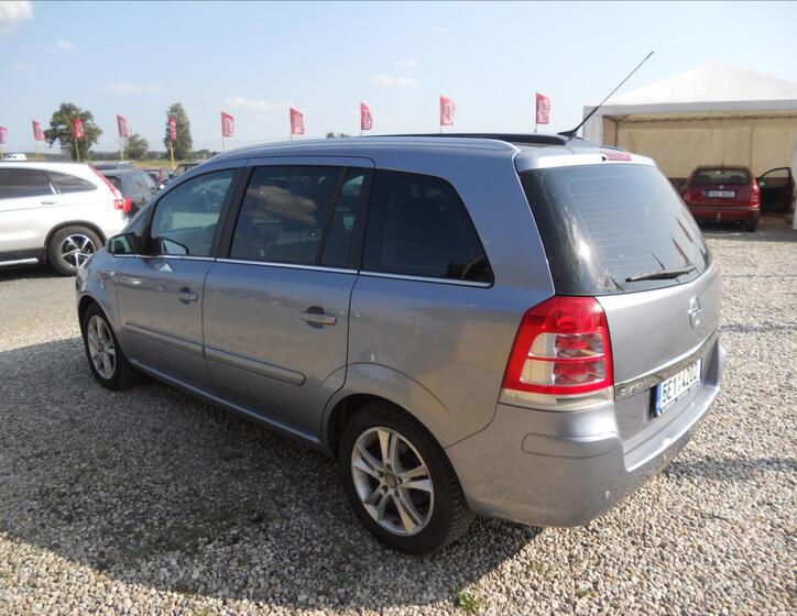 Opel Zafira 8