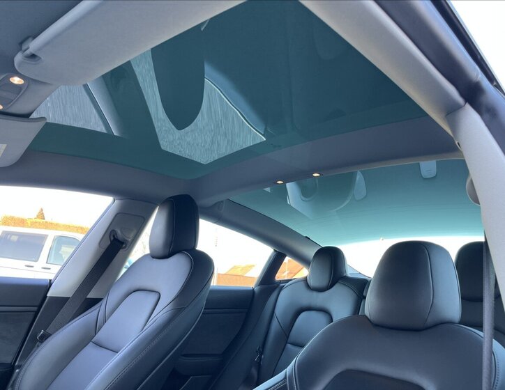 Tesla Model 3 Sedan / Limuzína 0,0 208 kw