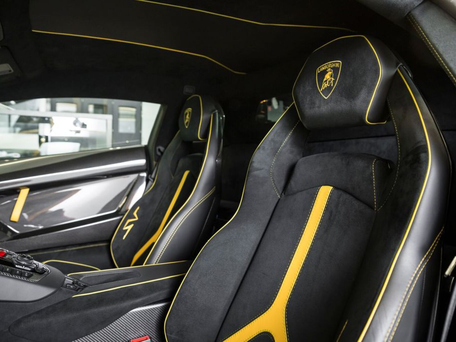 Lamborghini Aventador 7