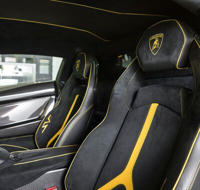 Lamborghini Aventador 7