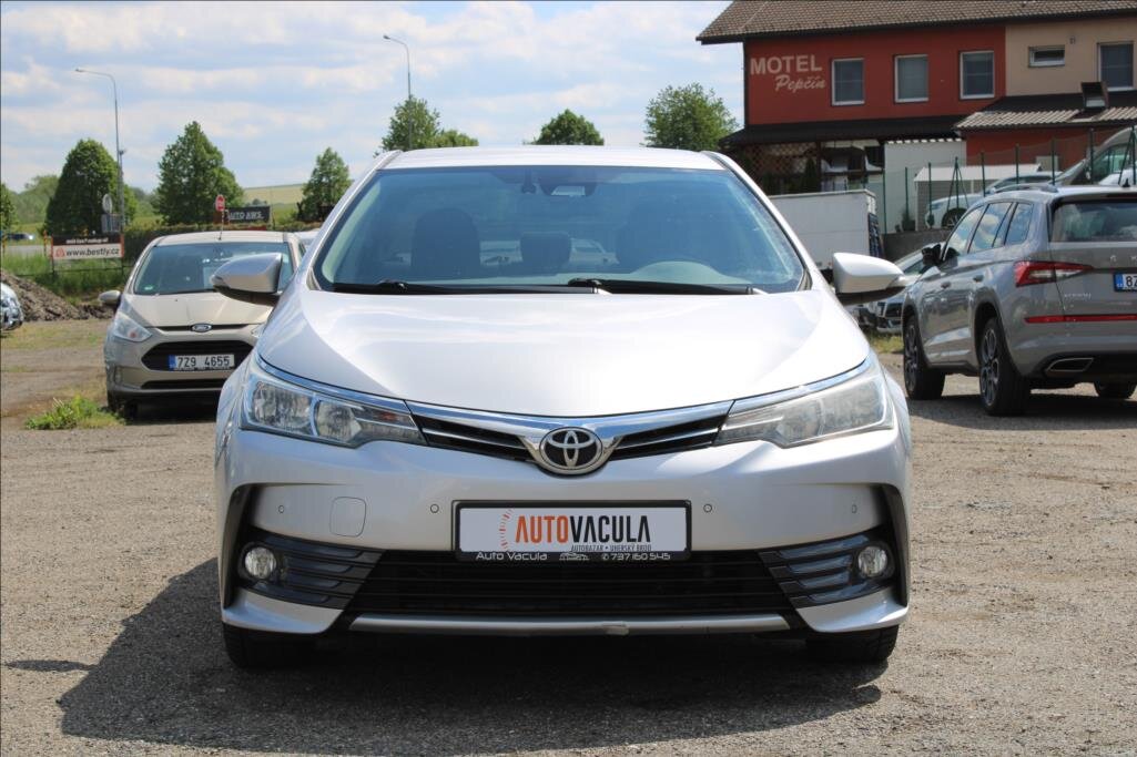 Toyota Corolla Sedan / Limuzína 1,6 l 97 kw