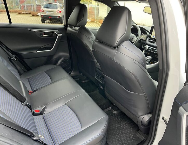 Toyota RAV4 SUV 2,5 l 131 kw