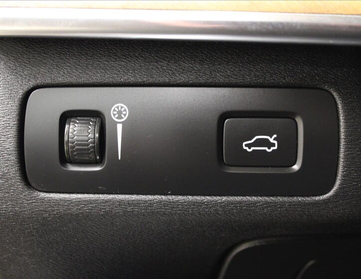 Volvo XC90 SUV / Terénní 2,0 l 173 kw