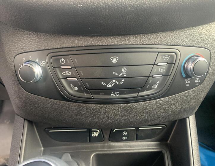 Ford Transit Courier 13