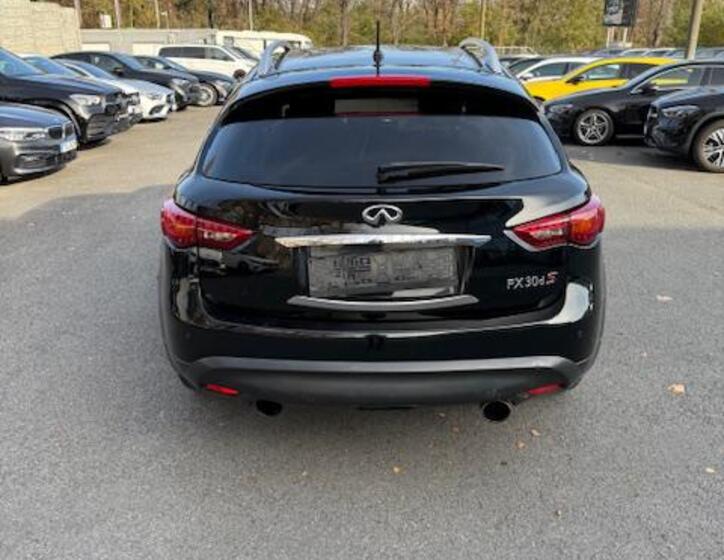 Infiniti FX30 4