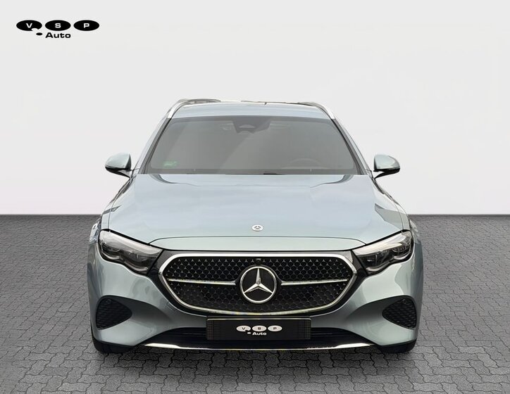 Mercedes-Benz Třídy E 8