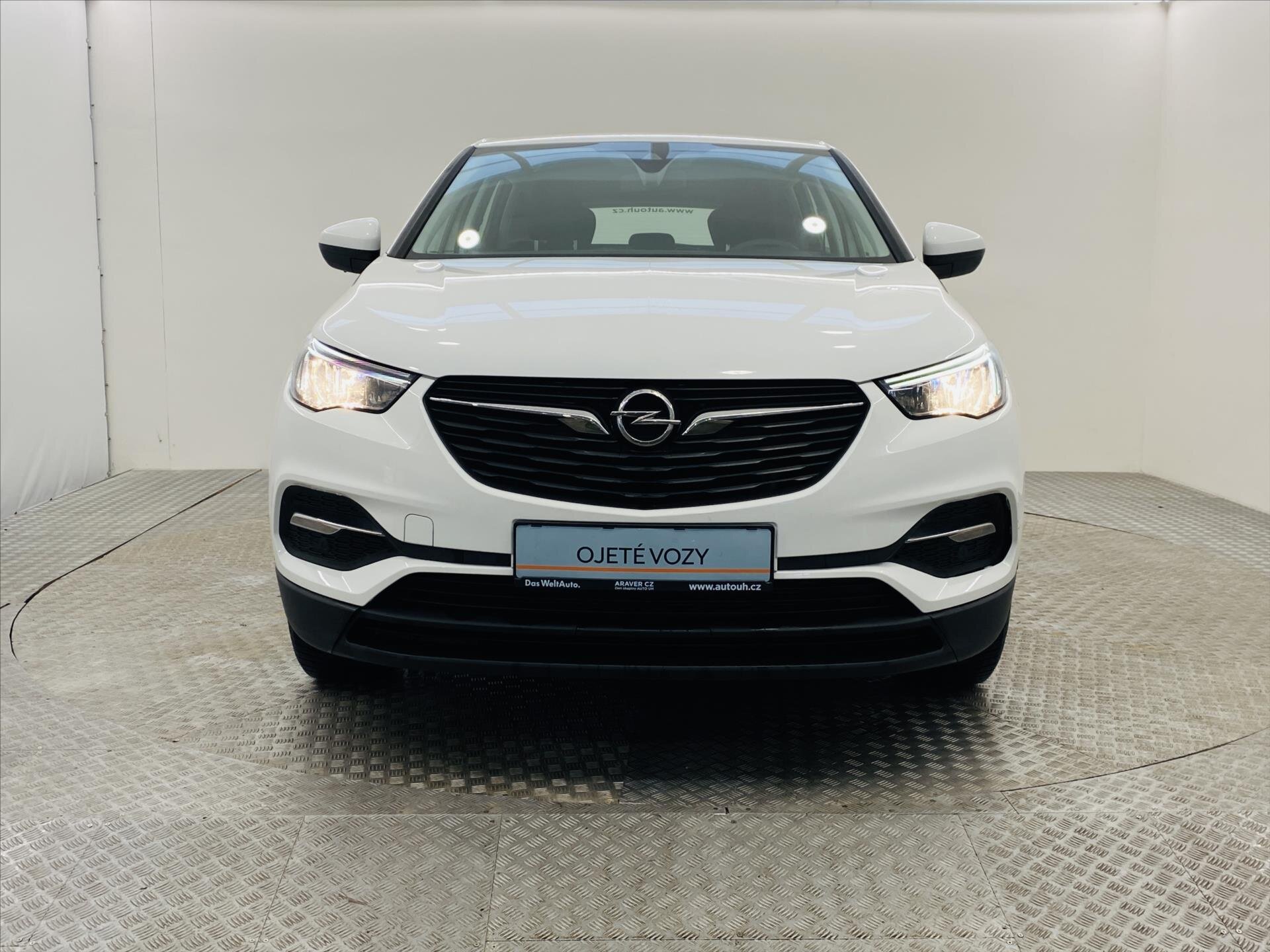 Opel Grandland X SUV 1,2 l 96 kw