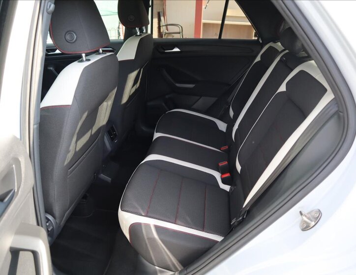 Volkswagen T-Roc CUV 1,5 l 110 kw