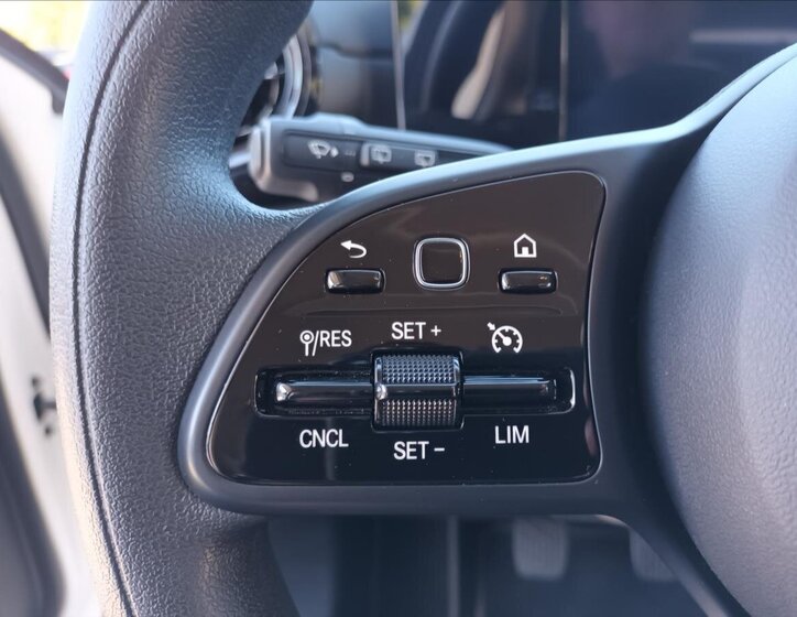 Mercedes-Benz Třídy A Hatchback 1,3 l 80 kw