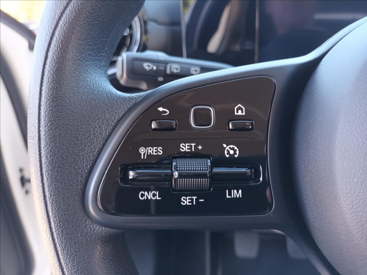 Mercedes-Benz Třídy A Hatchback 1,3 l 80 kw