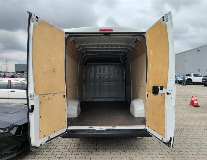 Opel Movano Skříň 2,2 l 121 kw