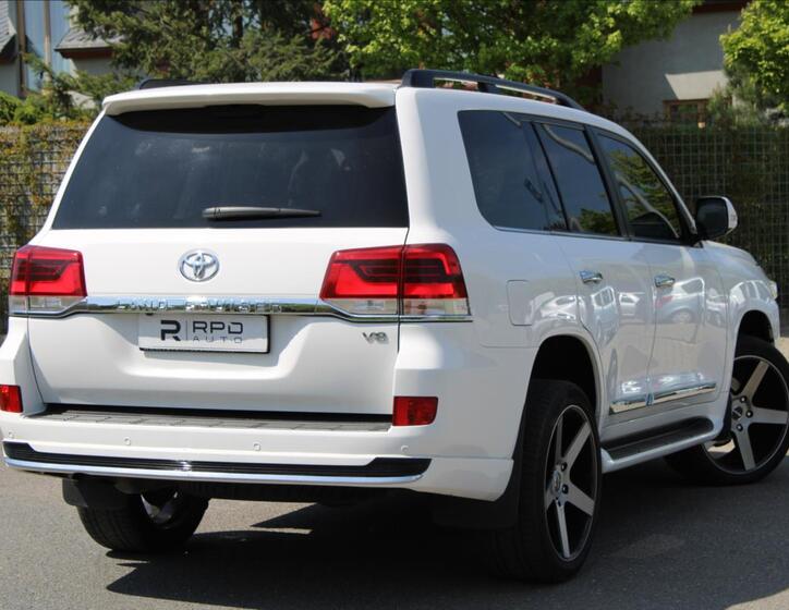 Toyota Land Cruiser 2