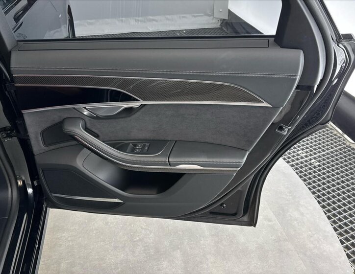 Audi A8 Sedan / Limuzína 3,0 l 210 kw